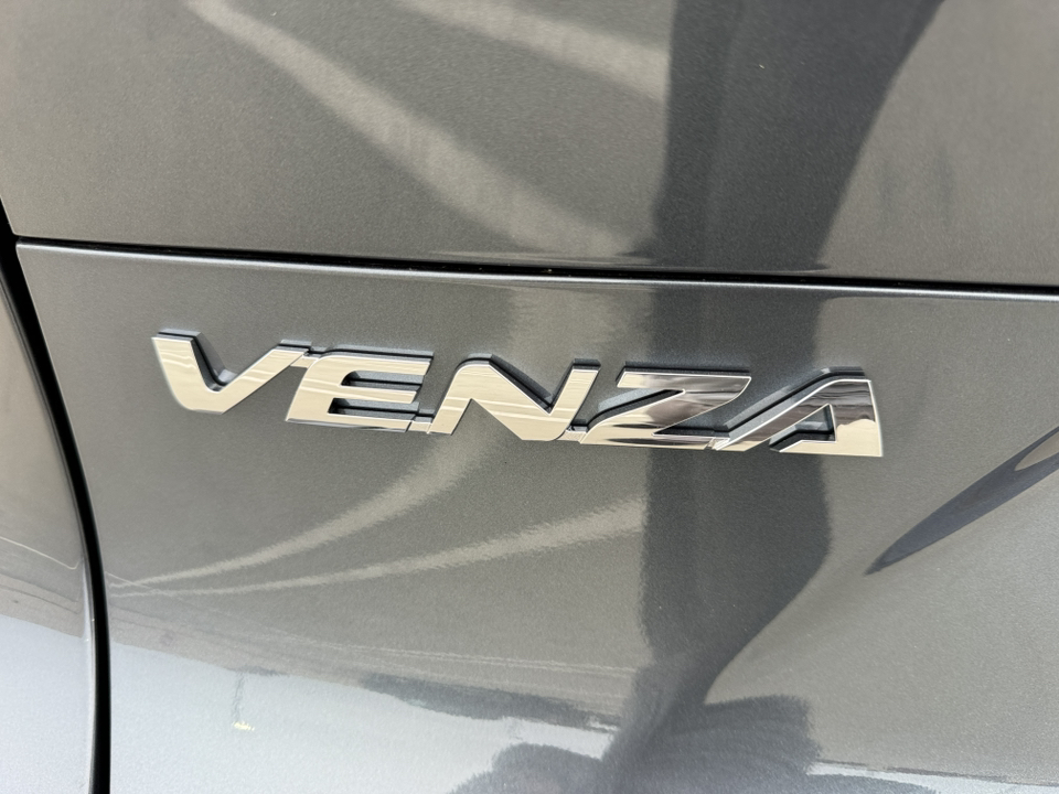 2024 Toyota Venza LE 15