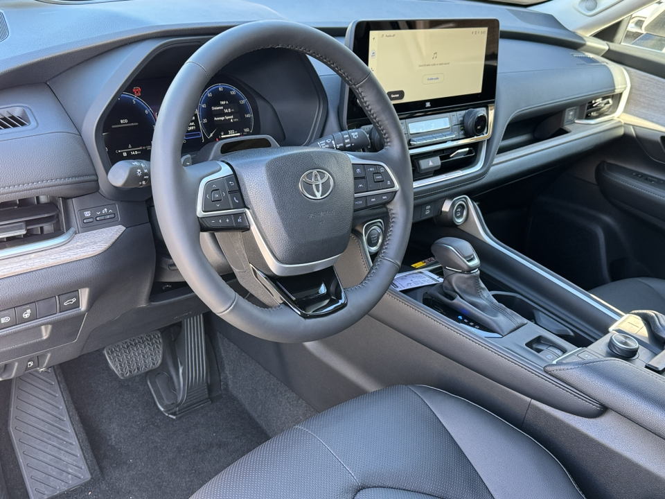 2024 Toyota Grand Highlander Platinum 17