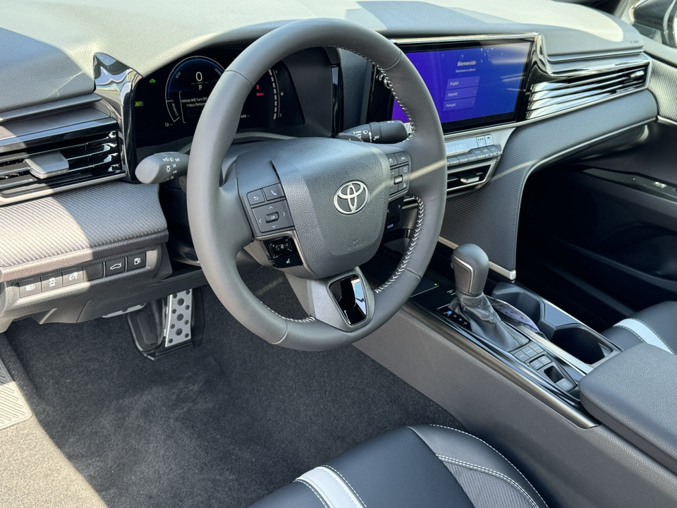 2025 Toyota Camry SE 16