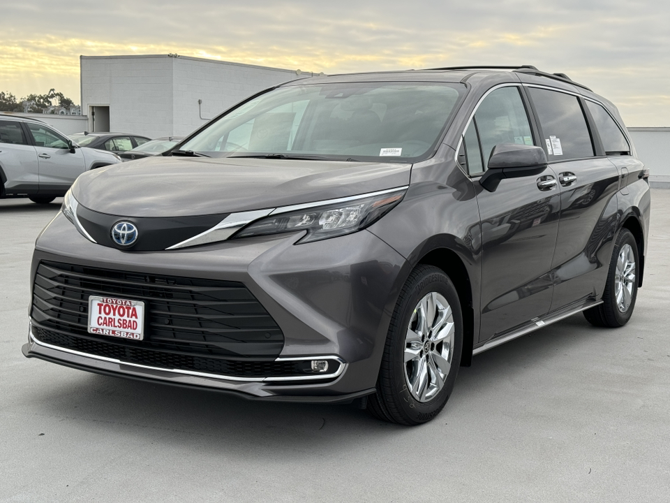 2024 Toyota Sienna XLE 12