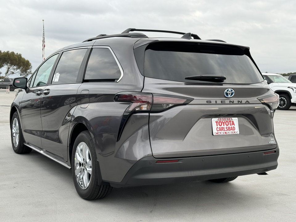 2024 Toyota Sienna XLE 13