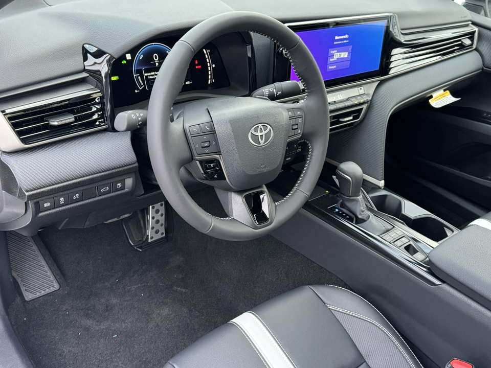 2025 Toyota Camry SE 16