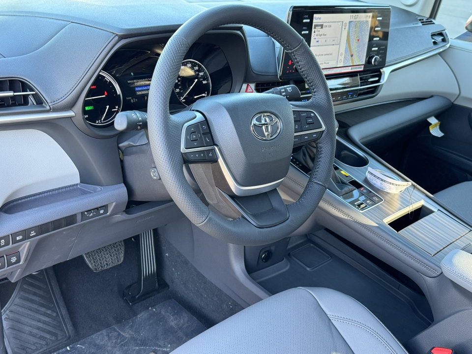 2024 Toyota Sienna Limited 16