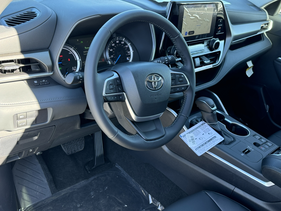 2024 Toyota Highlander Hybrid XLE 16