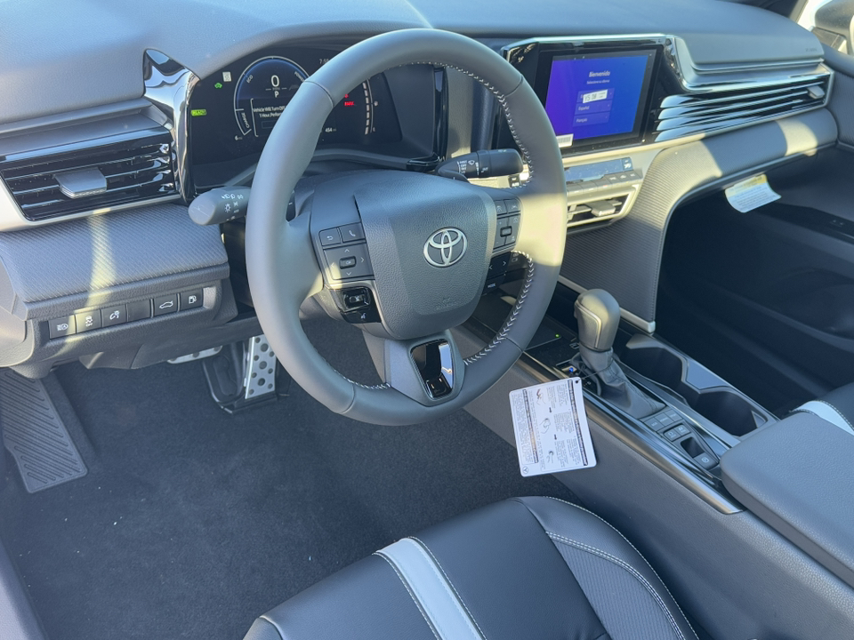 2025 Toyota Camry SE 16