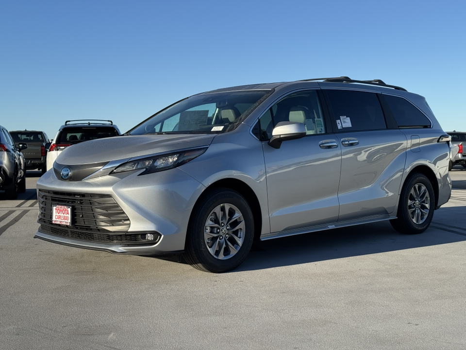 2025 Toyota Sienna XLE 12