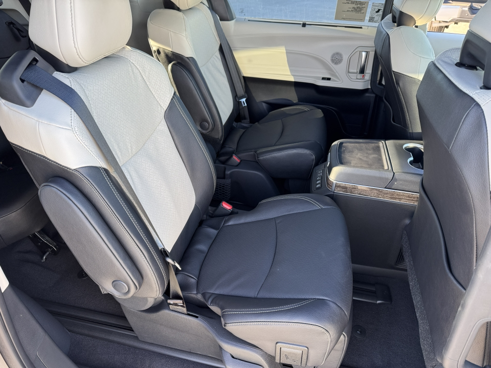 2025 Toyota Sienna Platinum 5