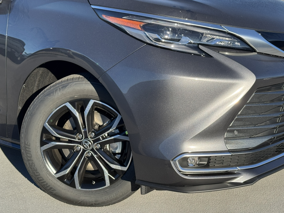 2025 Toyota Sienna Platinum 11