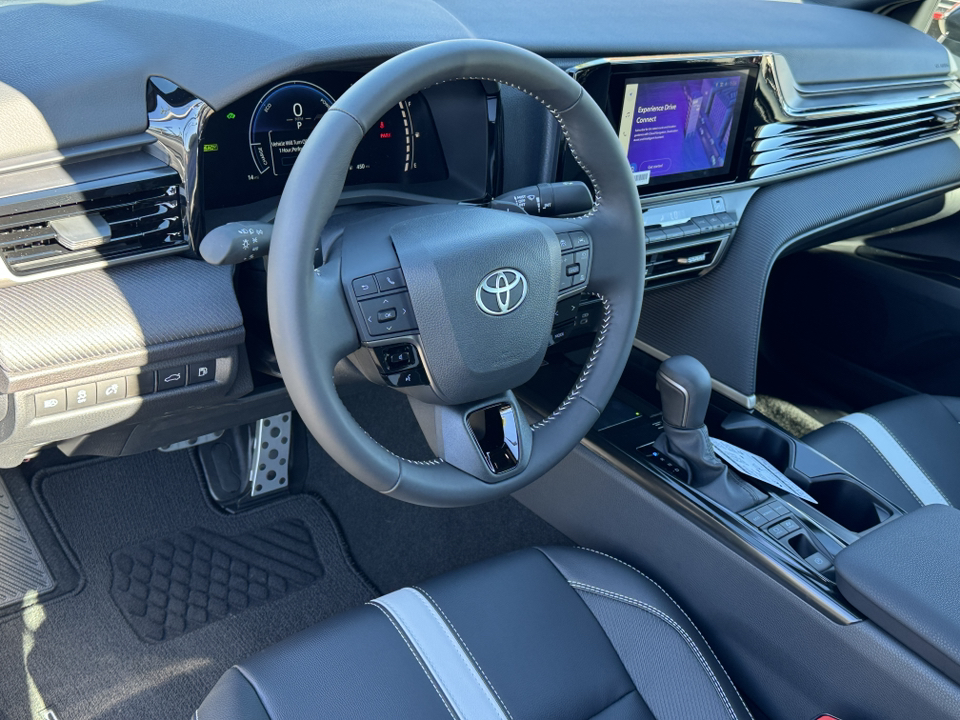 2025 Toyota Camry SE 16