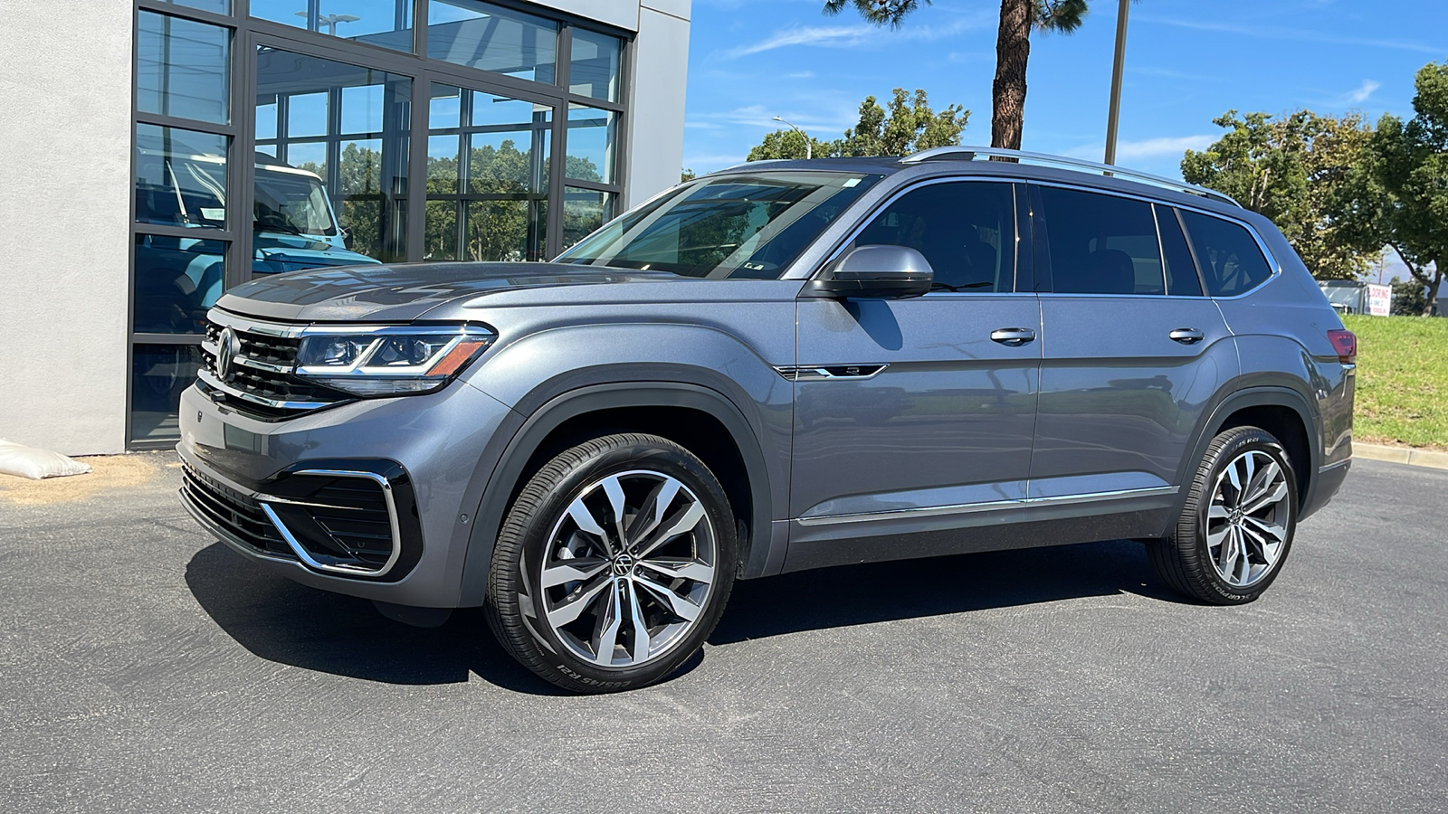 2023 Volkswagen Atlas 3.6L V6 SEL Premium R-Line 1