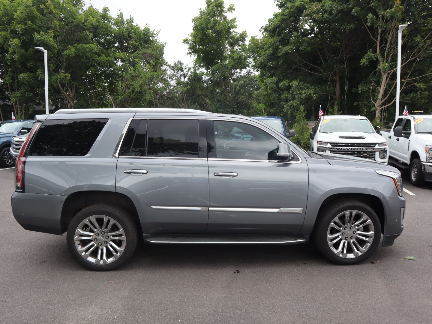 2019 Cadillac Escalade Luxury 4