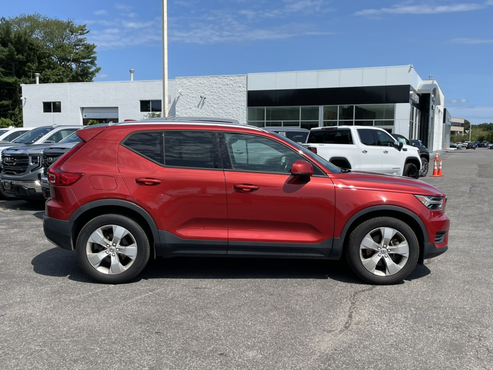 2020 Volvo XC40 Momentum 3