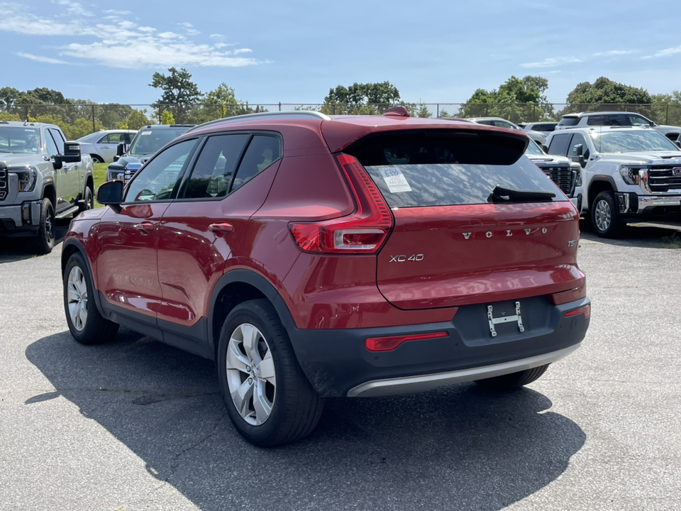 2020 Volvo XC40 Momentum 6