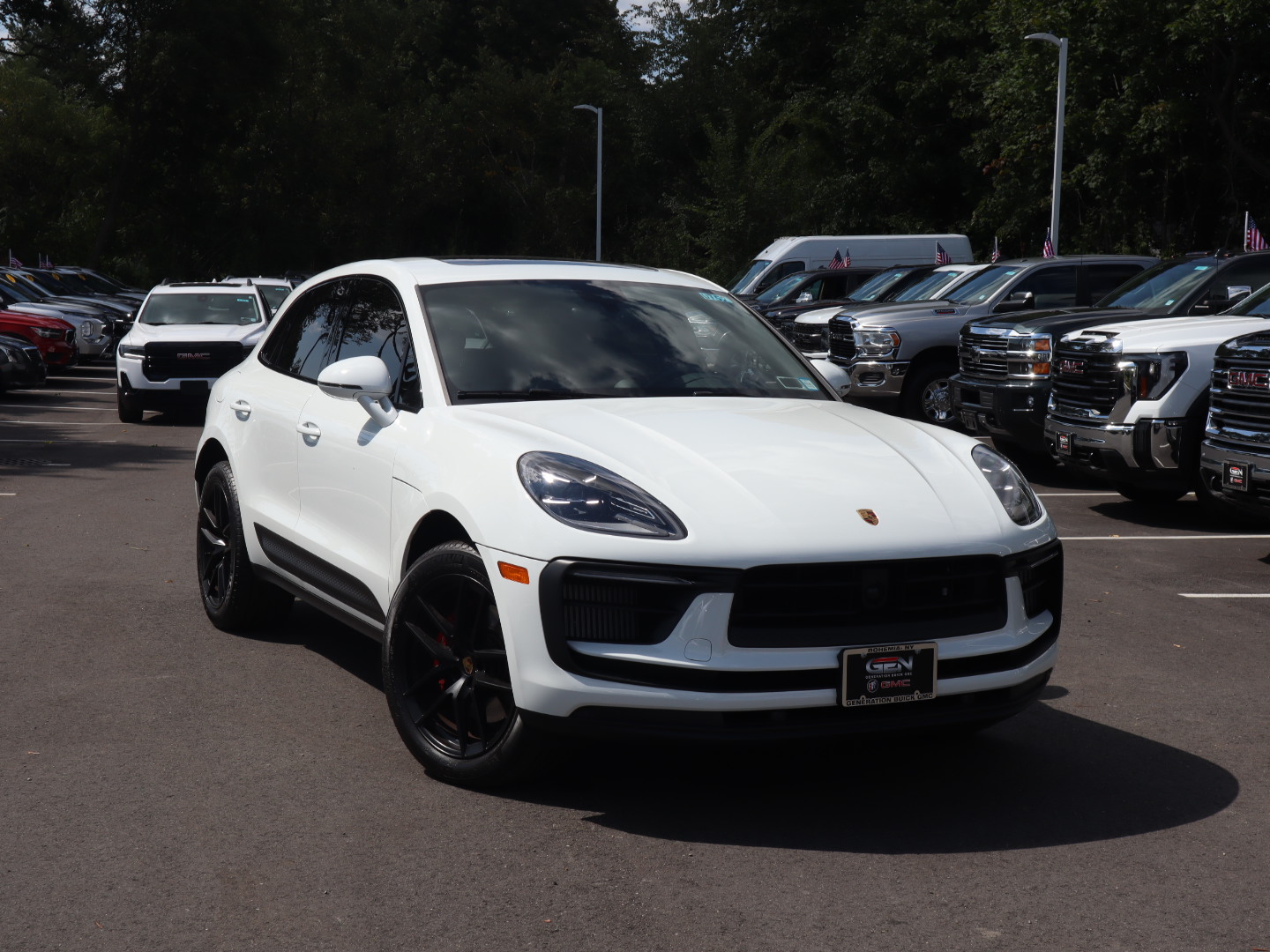 2024 Porsche Macan S 2