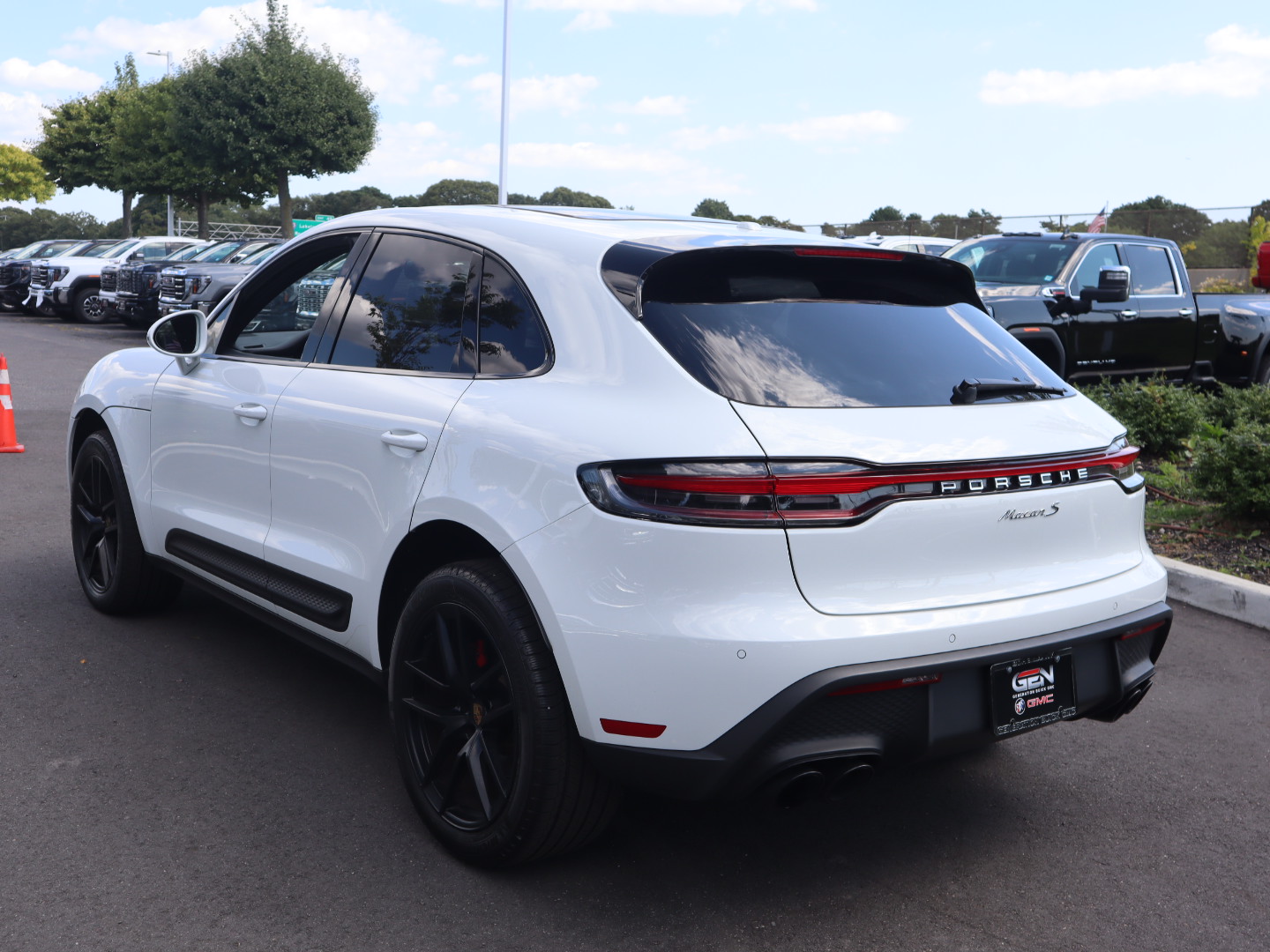 2024 Porsche Macan S 9