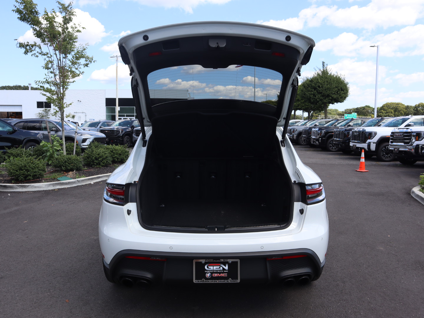 2024 Porsche Macan S 12