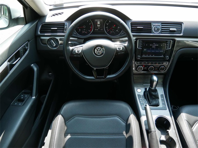 2017 Volkswagen Passat 1.8T SE 11