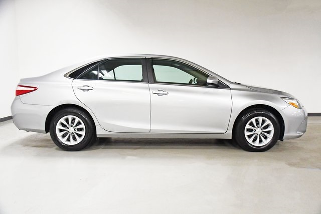 2015 Toyota Camry LE 4