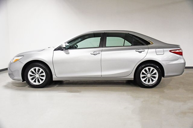 2015 Toyota Camry LE 23