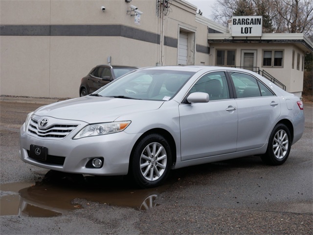 2011 Toyota Camry XLE 2