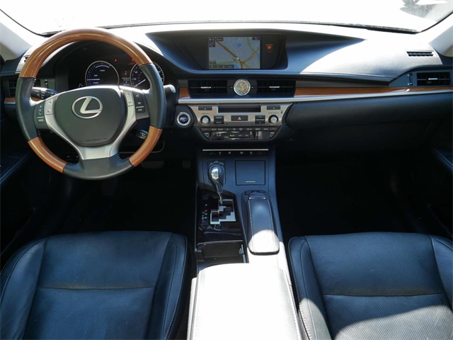 2015 Lexus ES 300h 12