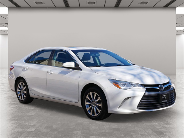 2016 Toyota Camry XLE 1