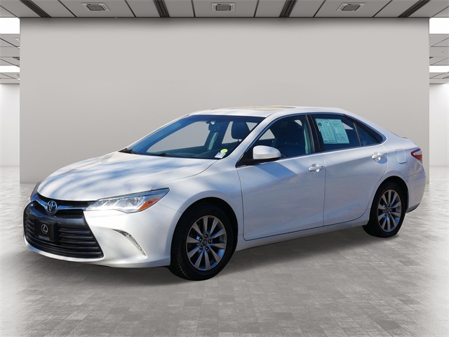 2016 Toyota Camry XLE 2