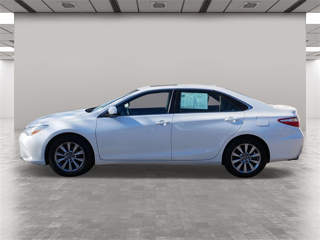 2016 Toyota Camry XLE 3