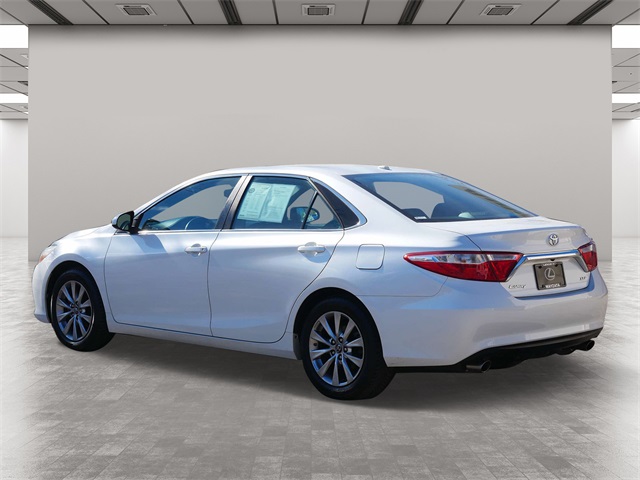 2016 Toyota Camry XLE 4