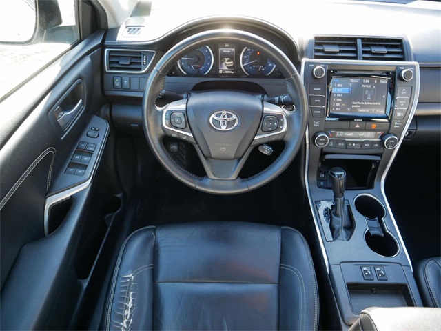 2016 Toyota Camry XLE 11