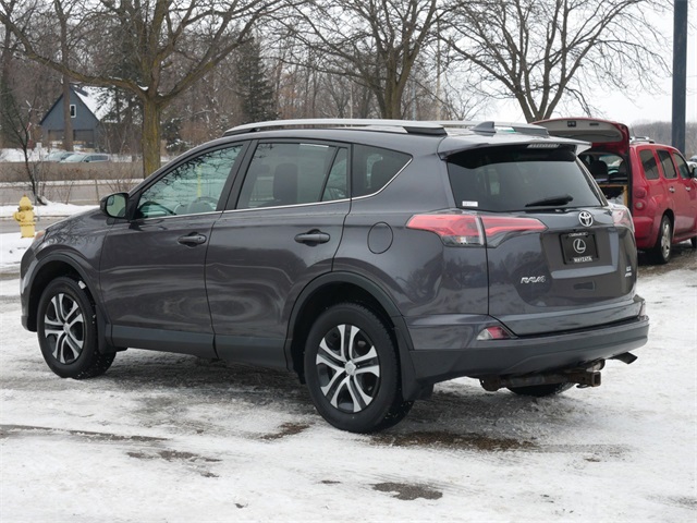 2017 Toyota RAV4 LE 4