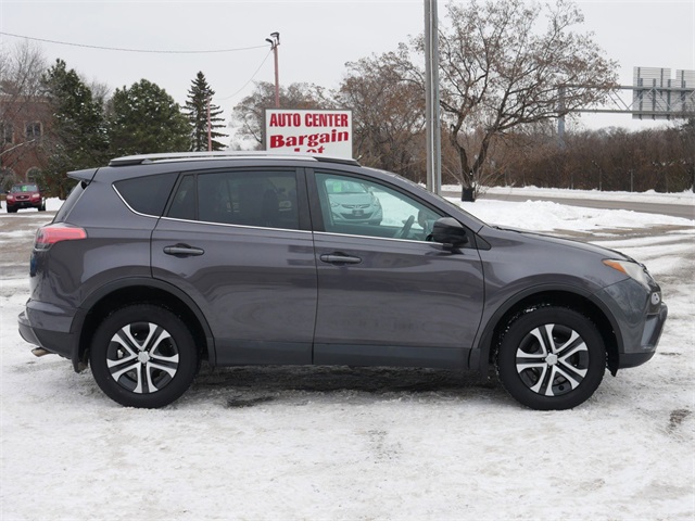 2017 Toyota RAV4 LE 6