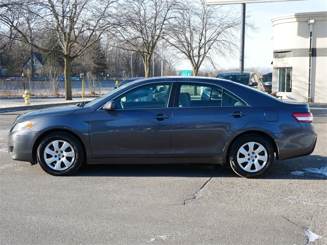 2010 Toyota Camry LE 3