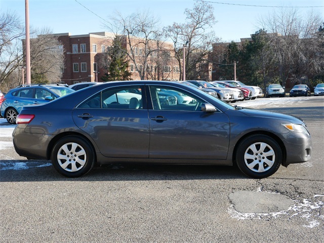 2010 Toyota Camry LE 6