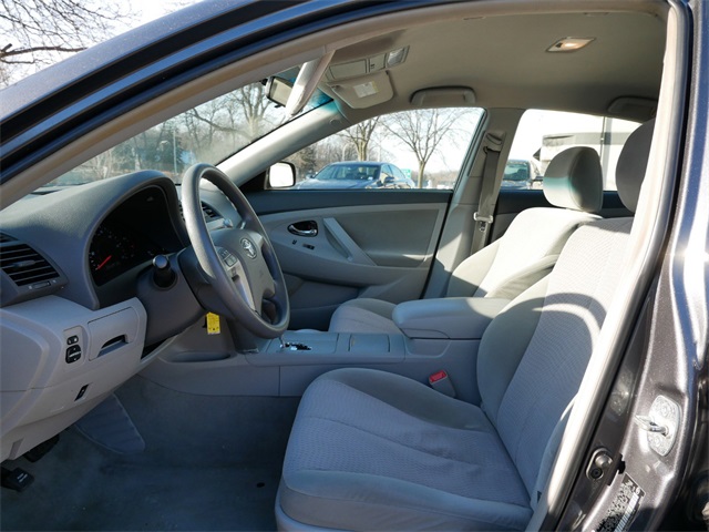 2010 Toyota Camry LE 8