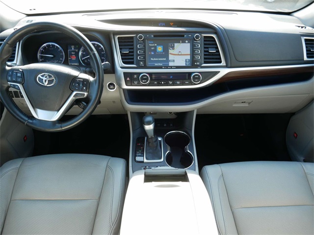 2016 Toyota Highlander Limited 12