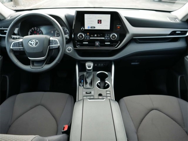 2024 Toyota Highlander LE 12