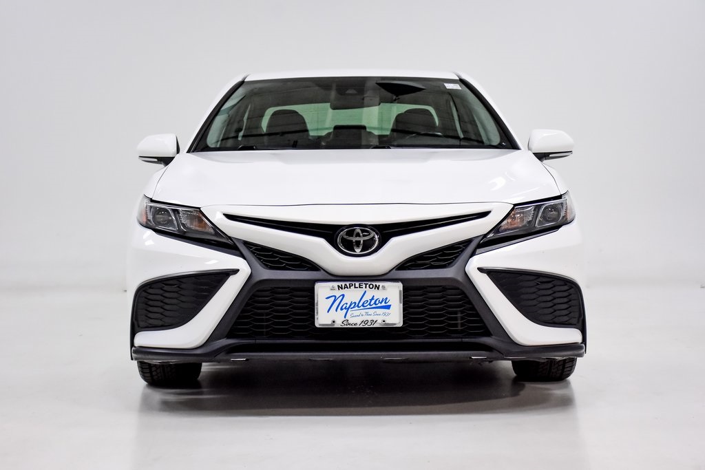 2022 Toyota Camry SE 4