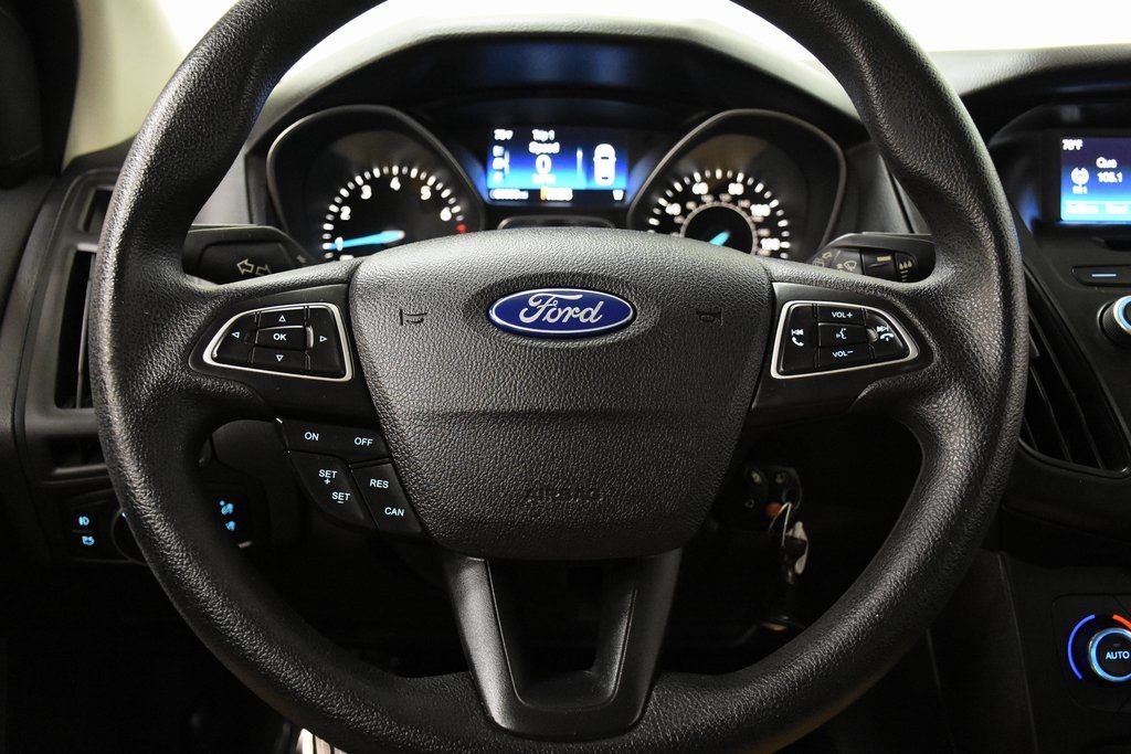 2016 Ford Focus SE 10