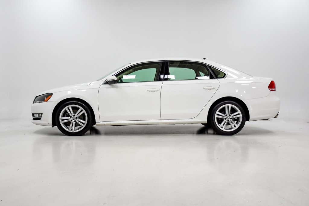 2012 Volkswagen Passat V6 SE 22