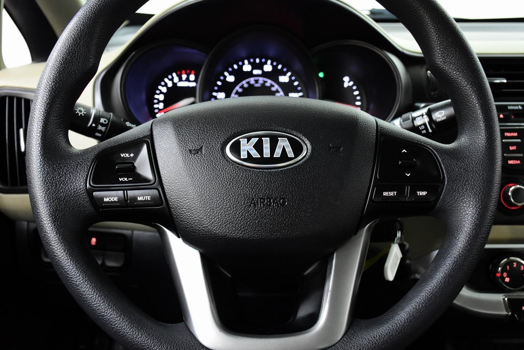 2013 Kia Rio LX 10