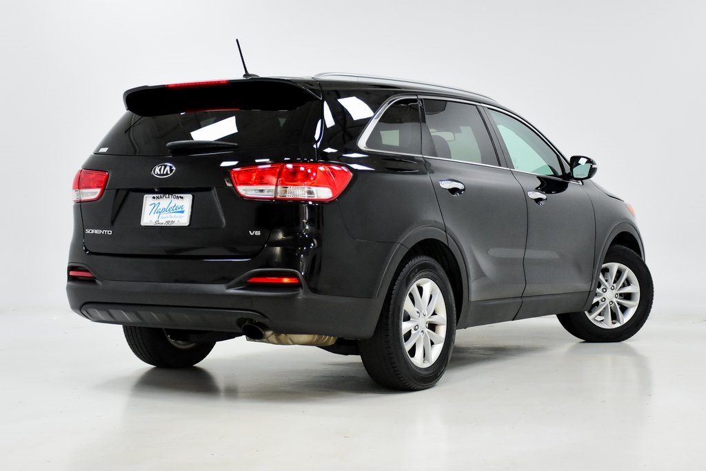 2017 Kia Sorento LX 28