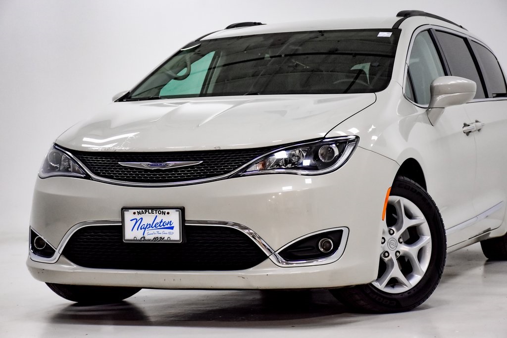 2017 Chrysler Pacifica Touring L 2