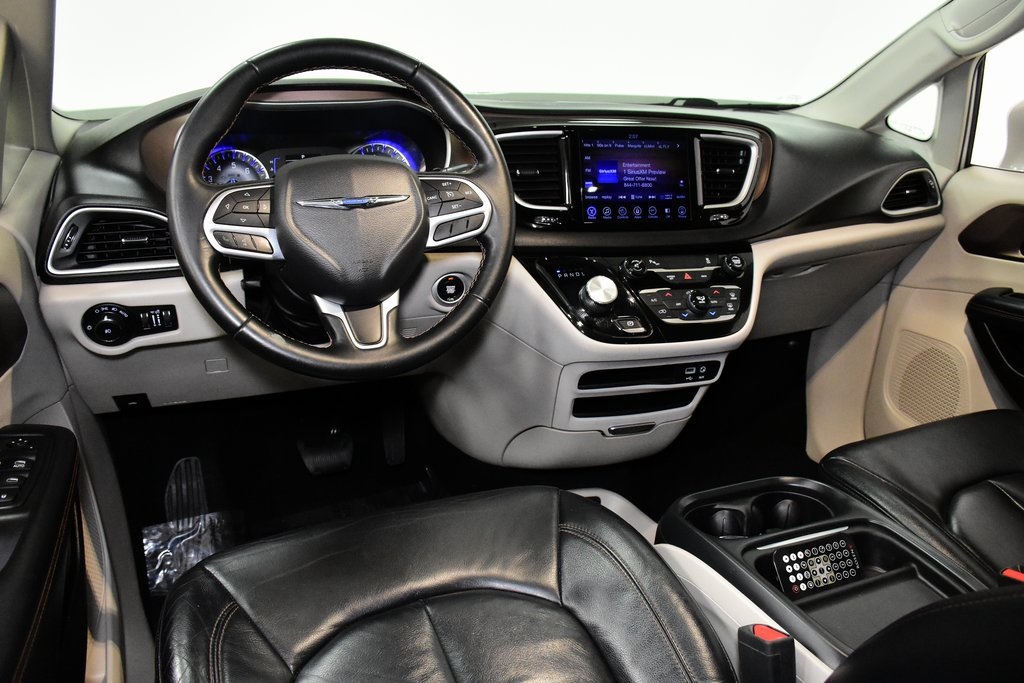 2017 Chrysler Pacifica Touring L 6