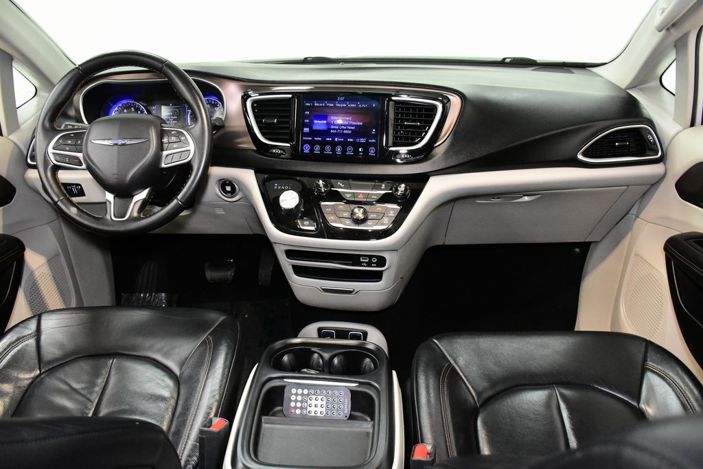 2017 Chrysler Pacifica Touring L 23