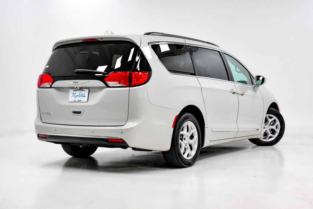 2017 Chrysler Pacifica Touring L 28