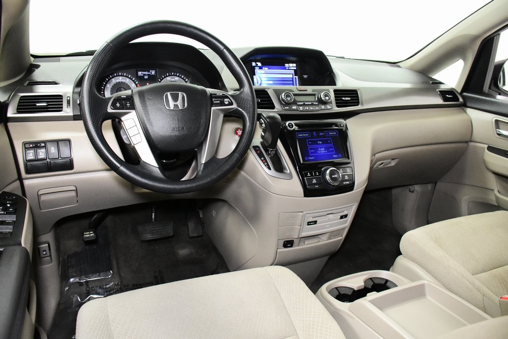 2016 Honda Odyssey SE 7