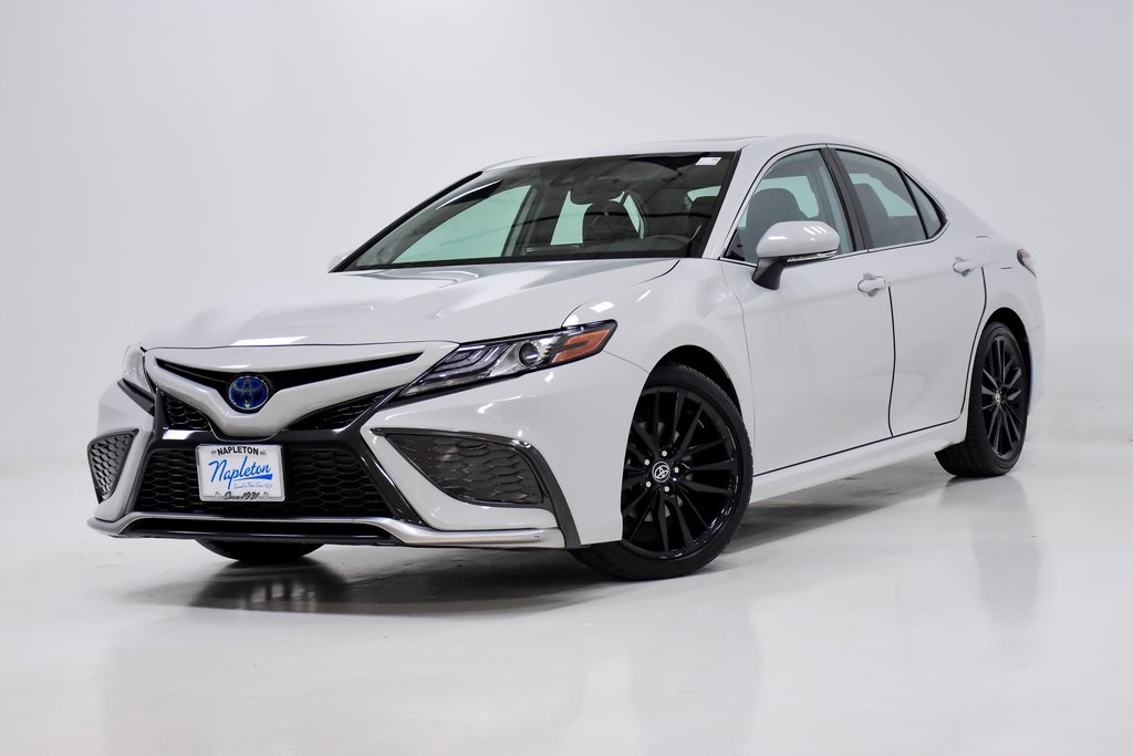 2022 Toyota Camry Hybrid XSE 1