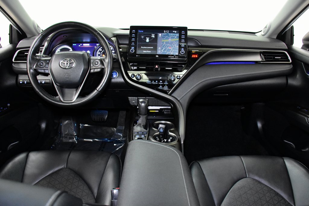 2022 Toyota Camry Hybrid XSE 28