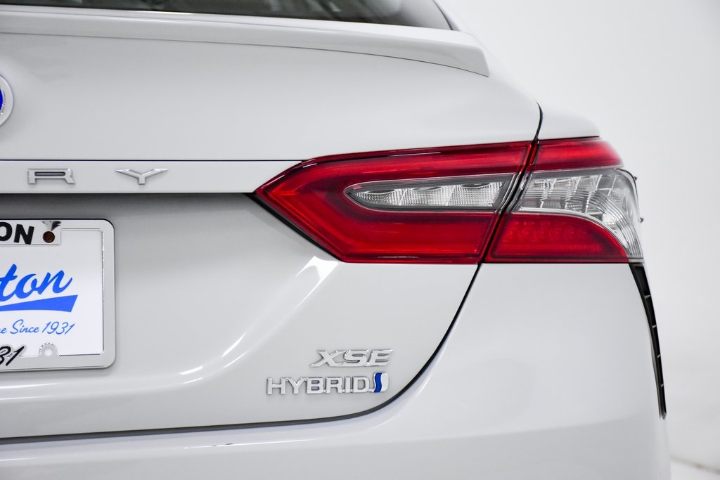 2022 Toyota Camry Hybrid XSE 32